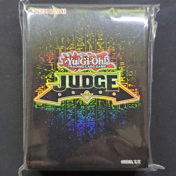 【未開封品】JUDGE 2022 スリーブ メタリックブラック/ゴールド/レインボー/ヒエログリフ 70枚入 ジャッジ限定 - トレカトラベル